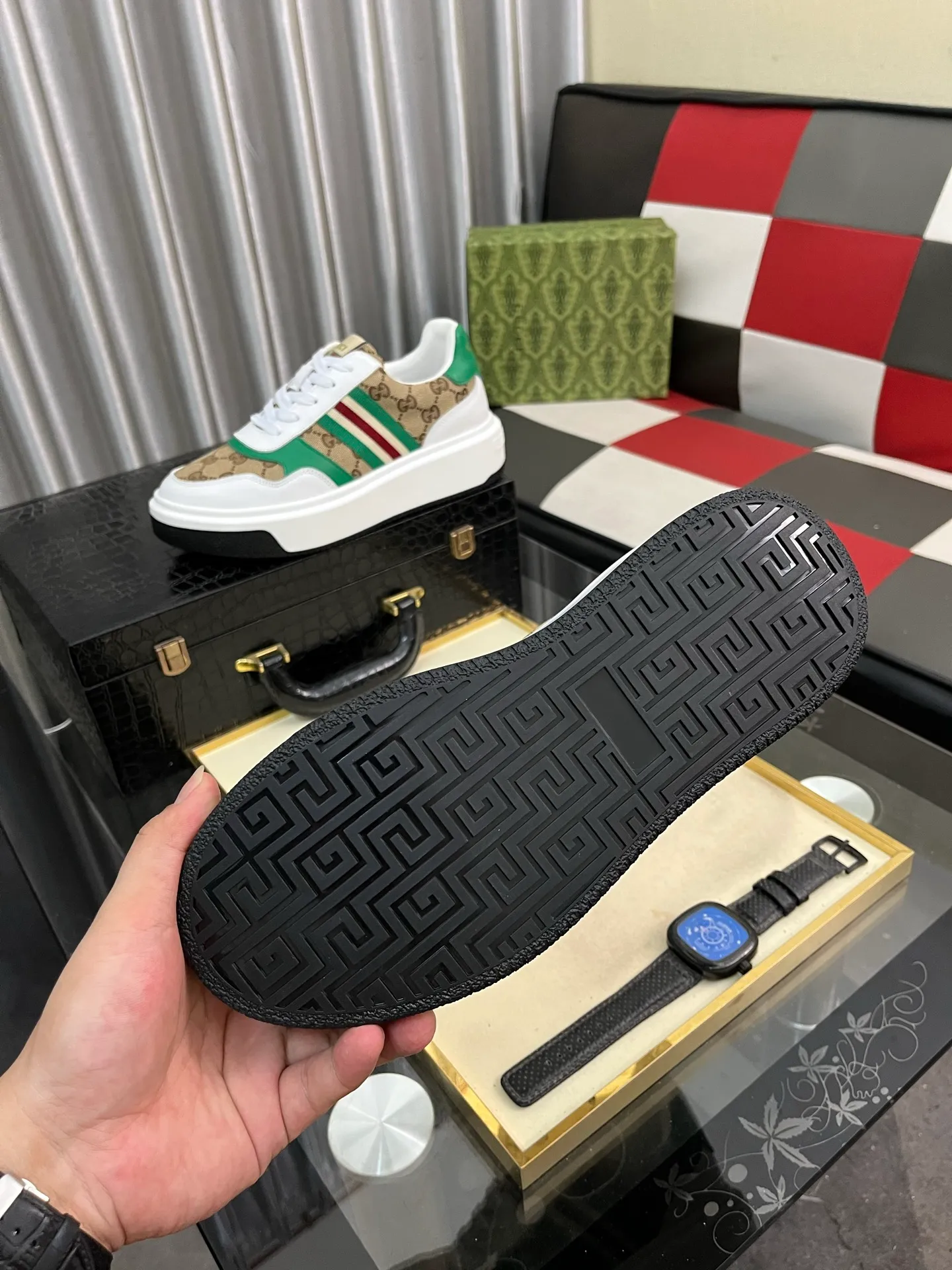 Men's Men's Shoes 💰458⌚️⌚️ [Gucci·Gucci] Original quality. ~ Unique modern style sneakers. 🏃A must-have casual shoe for trendy men😍😍 Original brand imported from Italy, imported original leather, sheep lining (refuses to discolor and grind feet) Sole: Original sole provided by the original factory, French lazy style design ⚠️Fit to the feet, original quality, super comfortable original sole. Just like shooting the real thing 🎬The real thing is better Code number: 38-443️⃣Colors available
